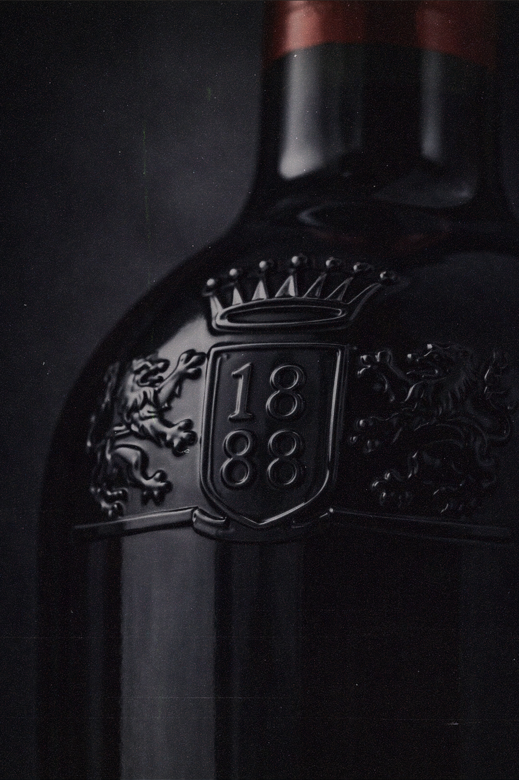 BIRÉTIS embossed crest, est. 1888